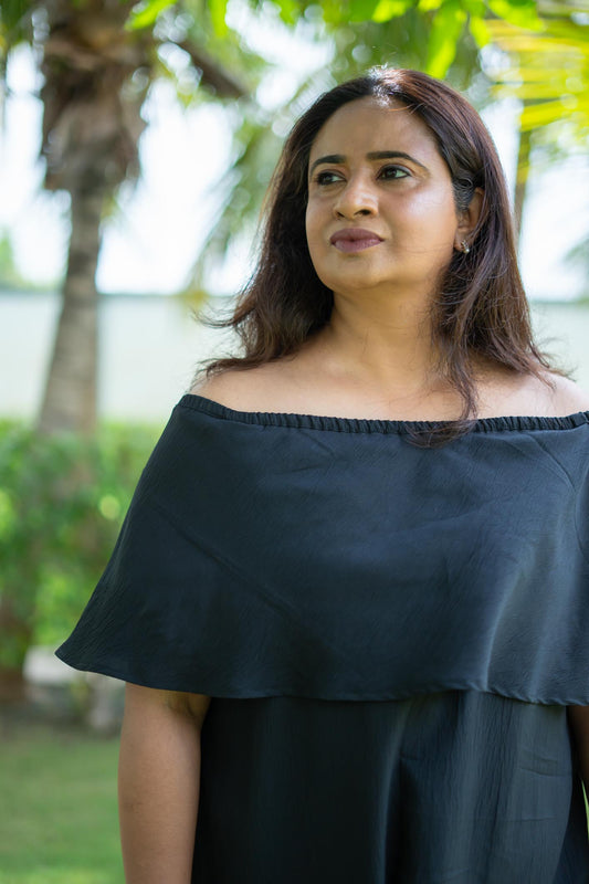 Stillcurve Midi | Black Offshoulder dress | Square Neck Evening Wear | Model is wearing size M | Plus size available